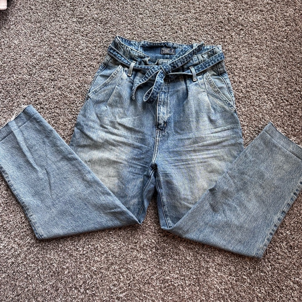 Abercrombie & Fitch Ultra High Rise Paper Bag Mom Jeans Size 29